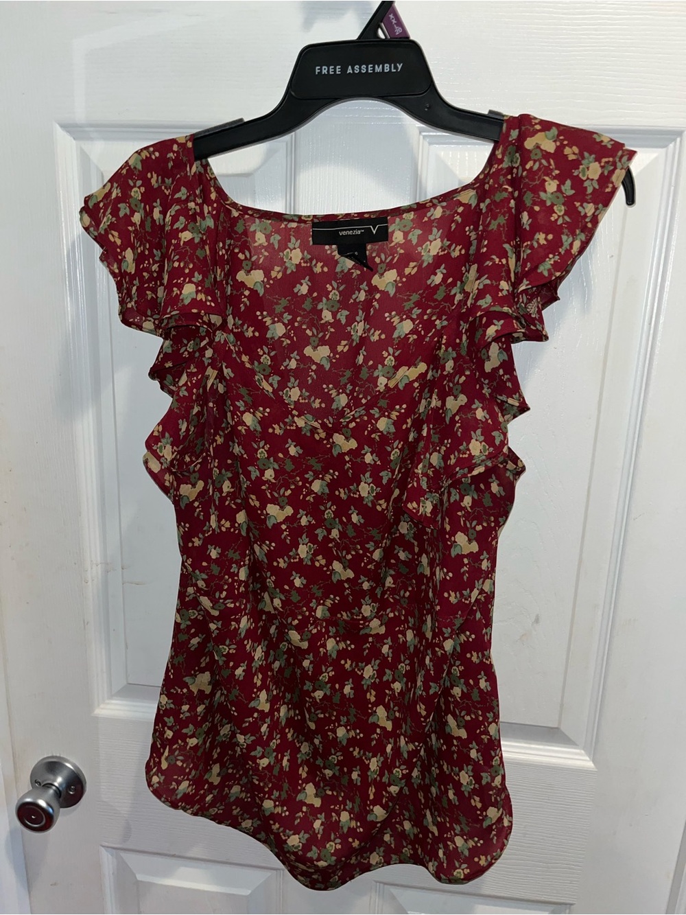 Woman’s Plus sized 14/16 Venezia Flutter Blouse Maroon with yellow flowers